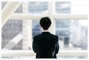 ��p�҂̔Y�݂�l���������o���A�����������ւƓ������